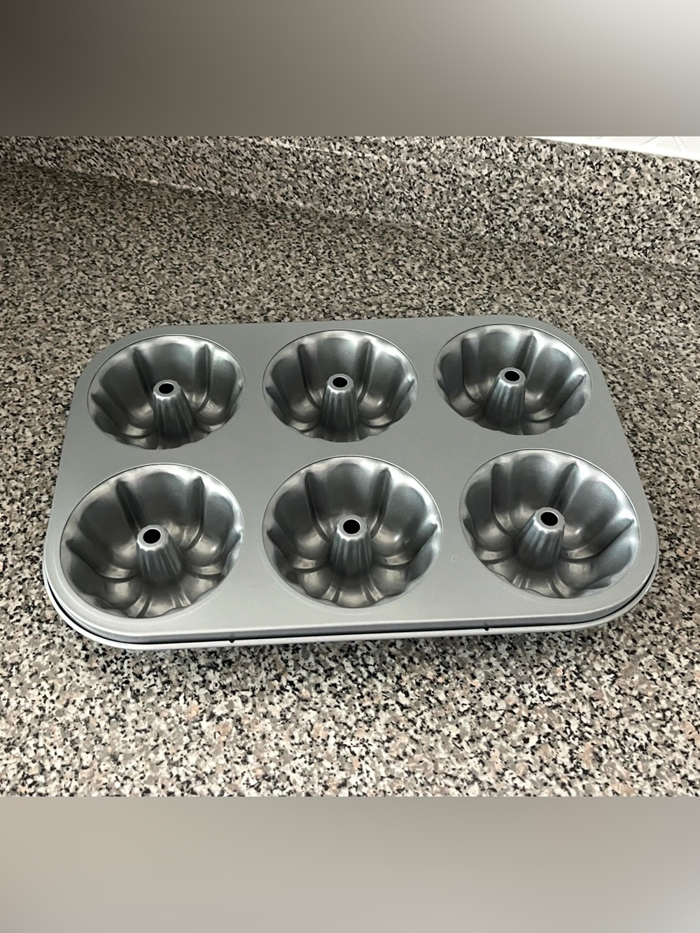 NEW! Pampered Chef Mini Fluted Cake Pan